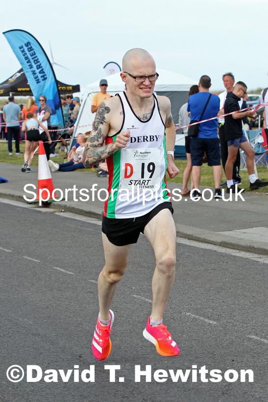 Senior mens 6 stage relay, 2021 Northern 6 and 4 Stage and Young Athletes Road Relays, Redcar. Photo: David T. Hewitson/Sports for All Pics